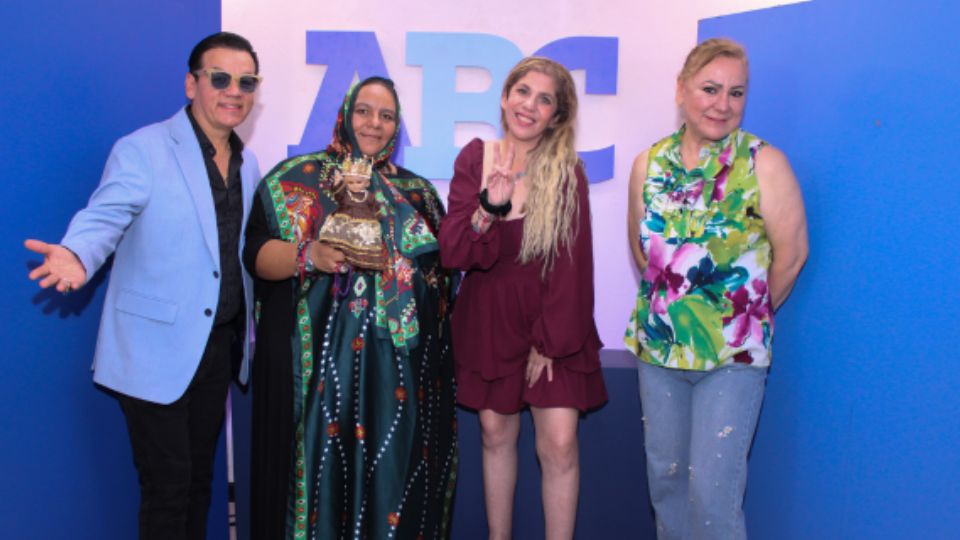 José Luis Zagar y Ana Show, Marisol Vázquez y Doña Católica acompañada de su niñito Jesús.