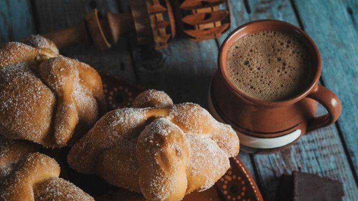 Pan de muerto y bebidas tradicionales, un ritual que une sabor y tradición