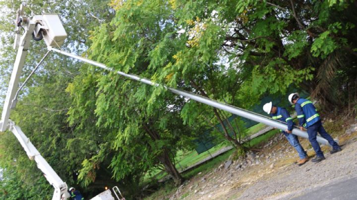 Inicia Cadereyta obra de alumbrado en carretera a Santiago