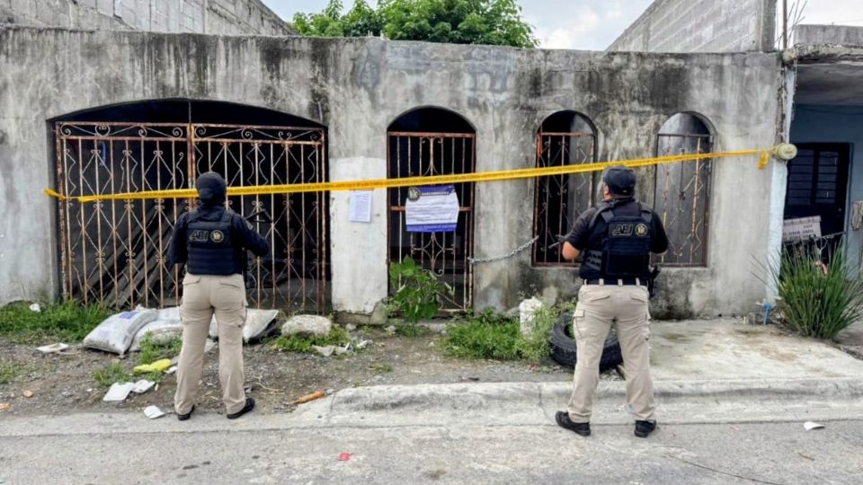 Agentes de la Fiscalía estatal catearon una vivienda en la colonia Arboledas de San Roque.
