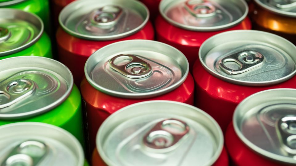 El 51% de los mexicanos aprueba el aumento de impuestos a los refrescos: Poligrama.