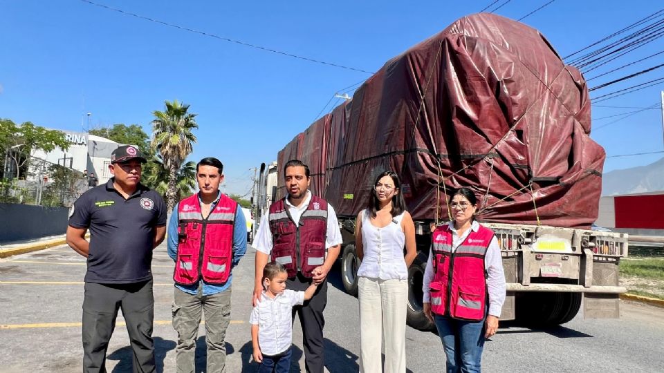 El alcalde de Santa Catarina Jesús Nava dio el banderazo de salida de la ayuda humanitaria.