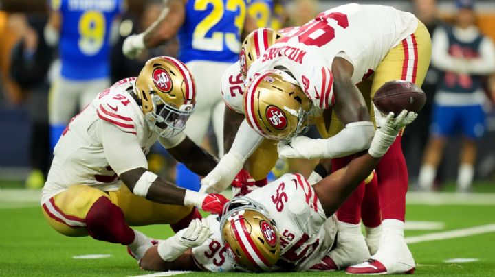 NFL: San Francisco 49ers doblega a Rams en tiempo extra con Mac Jones al mando