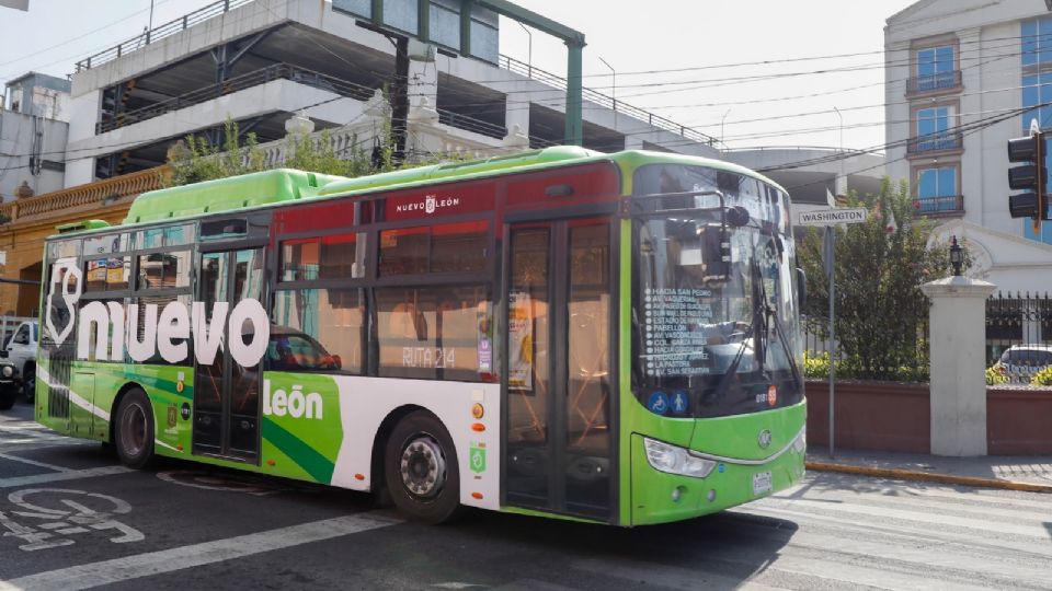 Autoridades estatales indicaron que seguirá la renovación de unidades del transporte público que van hacia el aeropuerto.