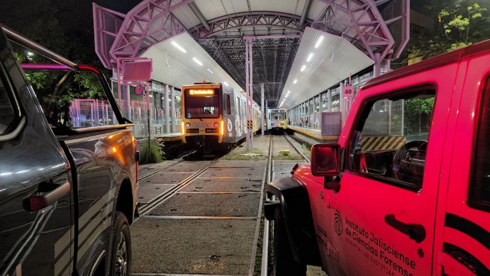 El servicio del Tren Ligero se tuvo que detener por el accidente.