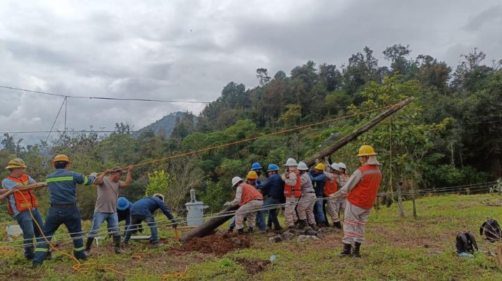 CFE restablece electricidad al 100 % tras lluvias en cinco estados de México