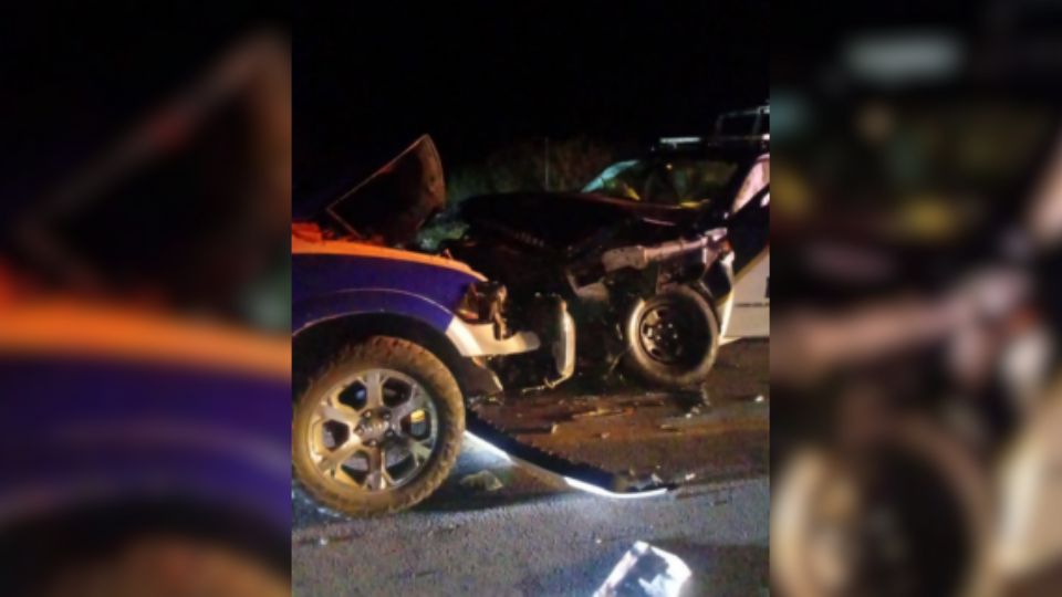 Choque frontal entre patrullas deja ocho policías lesionados en el sur de NL.