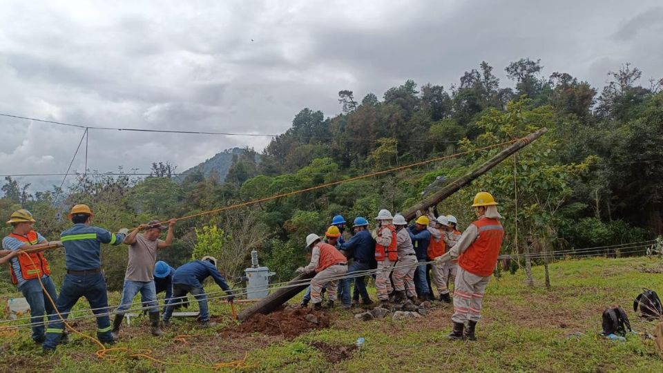 La Comisión Federal de Electricidad informo que restablece electricidad al 100 % estados afectados.