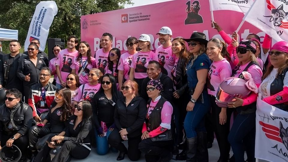 Participantes en rodada rosa.