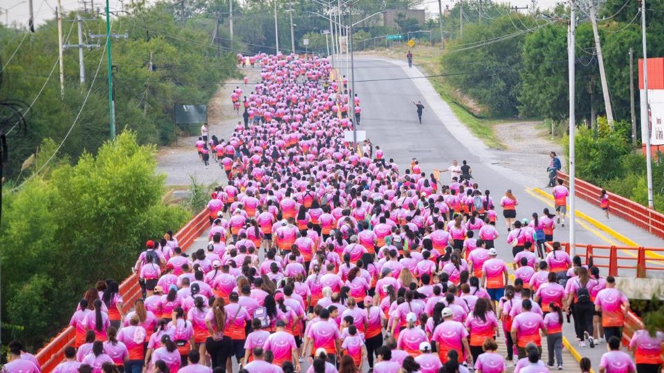 Participaron más de dos mil personas en el acto conmemorativa contra el cáncer de mama.