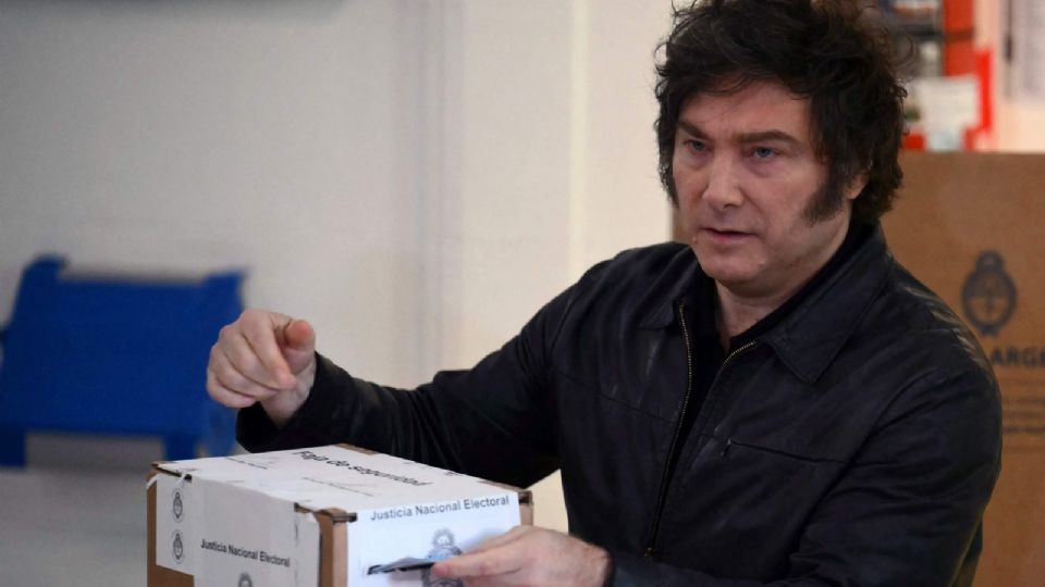 El presidente argentino Javier Milei fue a votar este domingo.