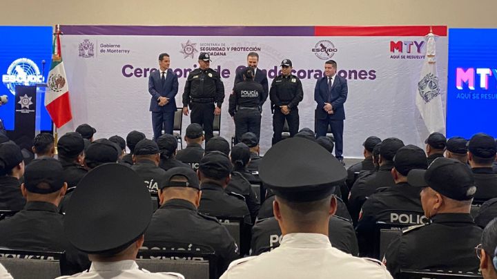 Reconoce Monterrey a 115 elementos de la policía con entrega de medallas
