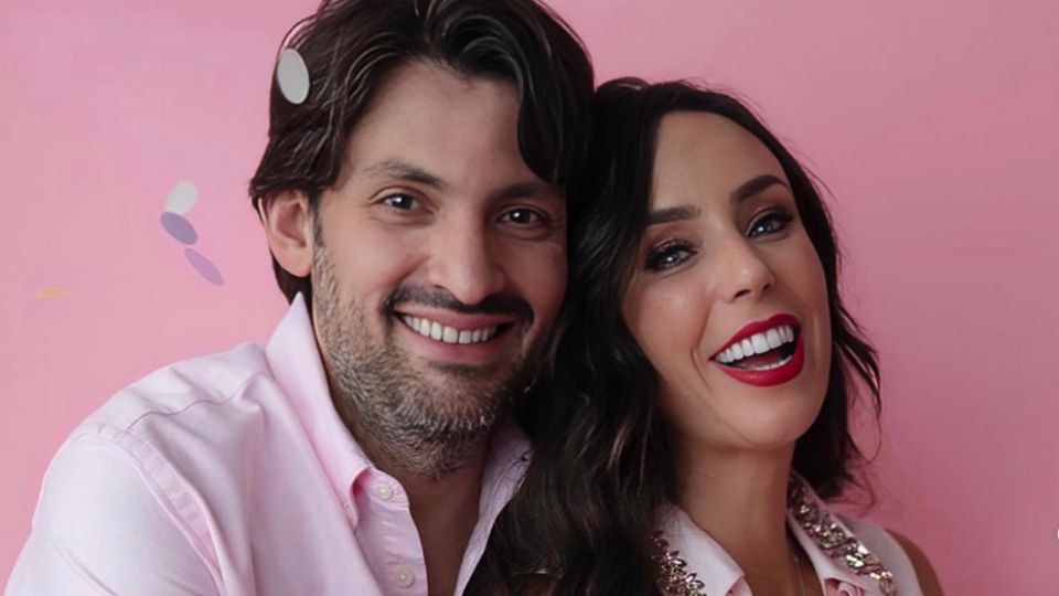 Víctor Álvarez Puga junto a su esposa, la conductora Inés Gómez Mont.