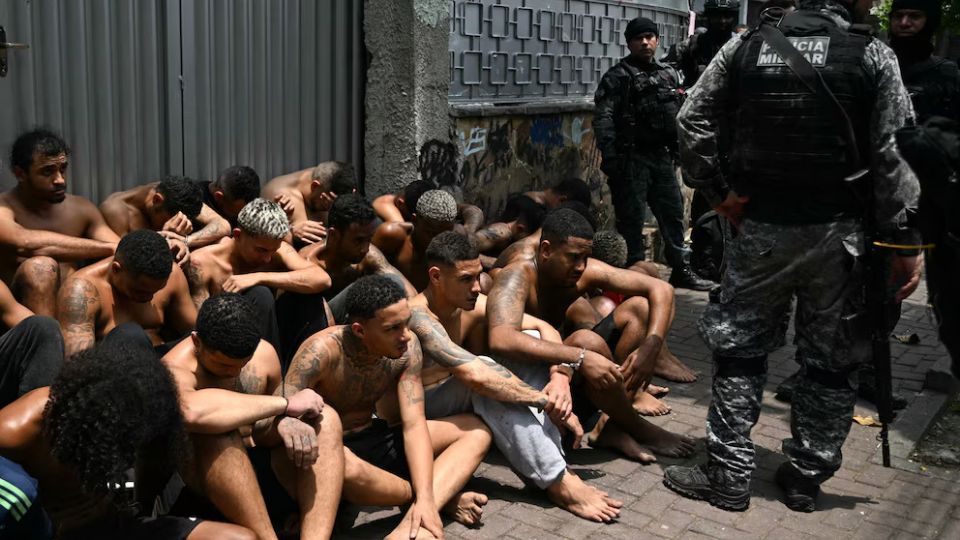 Las fuerzas policiacas arrestaron a 80 personas durante el operativo en las favelas.