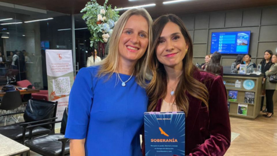 Emma Seppälä, psicóloga, y Lucía Todd.