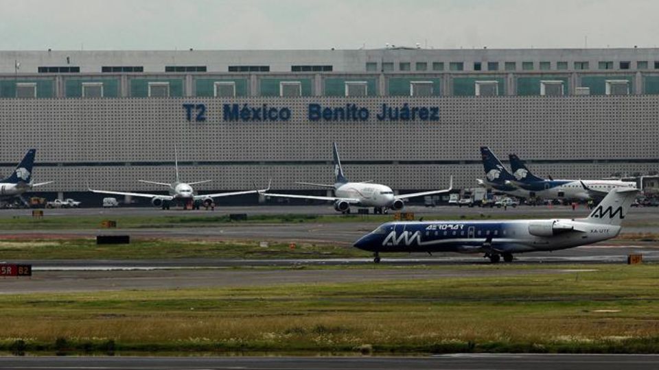 La SICT informó que EU prohibió nuevas rutas aéreas y advierte posible restricción a permisos de carga combinada.