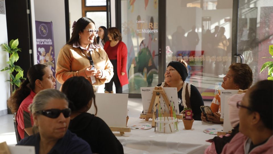 Mujeres conviven en el Centro LIBRE