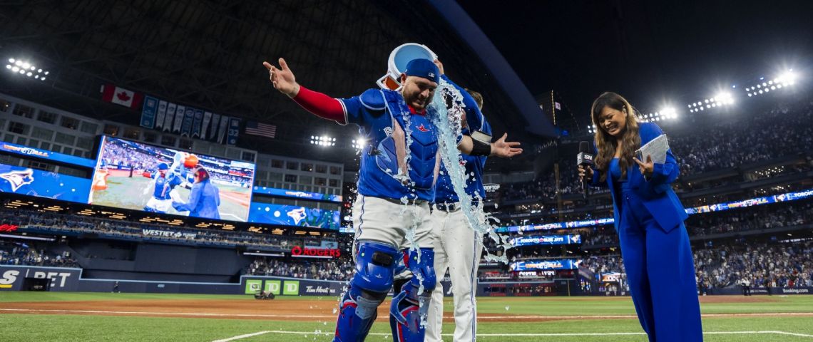 MLB: Alejandro Kirk hace historia con dos jonrones y lidera paliza de Azulejos sobre Yanquis