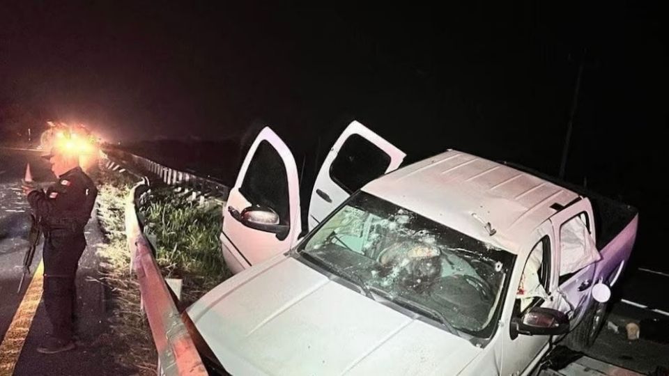 Así quedó la unidad en la que viajaban los fallecidos y heridos.