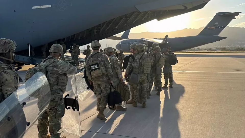 Trump advierte usar el ejército para controlar las protestas en Chicago.