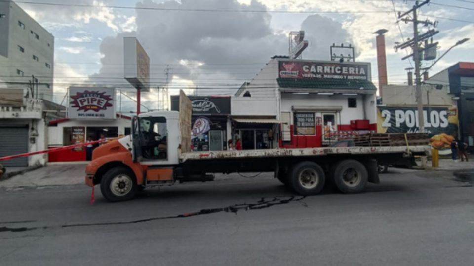 Tráiler contra el que chocó el automovilista.