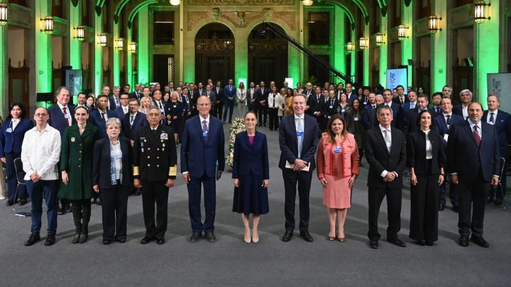 Sheinbaum presenta 'Plan México' al Foro Económico Mundial para fortalecer la industria