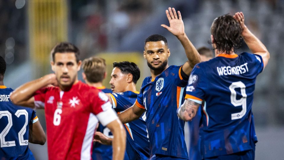 El delantero del Liverpool firmó una actuación estelar con dos penaltis y una asistencia en el 0-4 de Países Bajos sobre Malta, que lo acerca a la clasificación para el Mundial 2026.