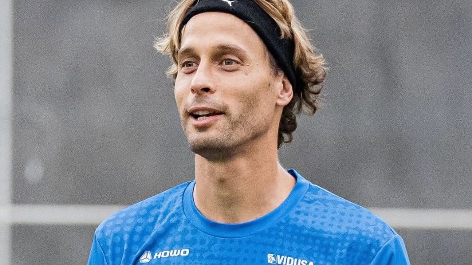 El español completó su primera práctica al parejo del grupo en El Barrial tras más de dos semanas fuera por una cirugía en el muslo derecho.