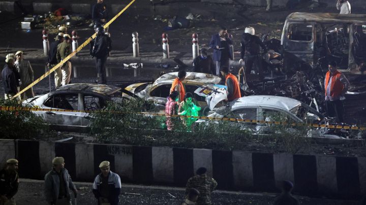 Explosión de auto deja al menos 8 muertos en la India
