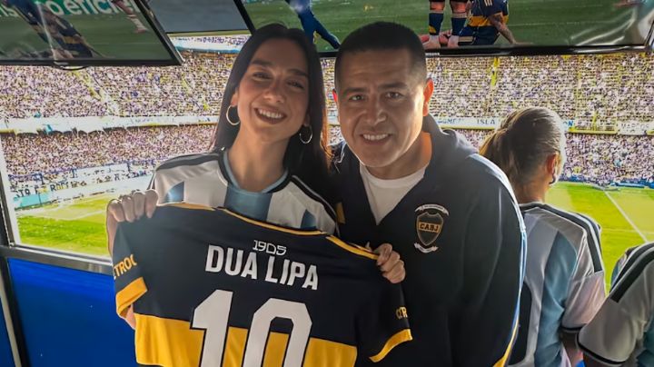Dua Lipa causar furor tras visitar La Bombonera y tomarse una foto con Juan Román Riquelme