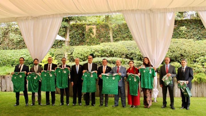 Mikel Arriola e Ivar Sisniega se reúnen con embajadores árabes rumbo al Mundial 2026