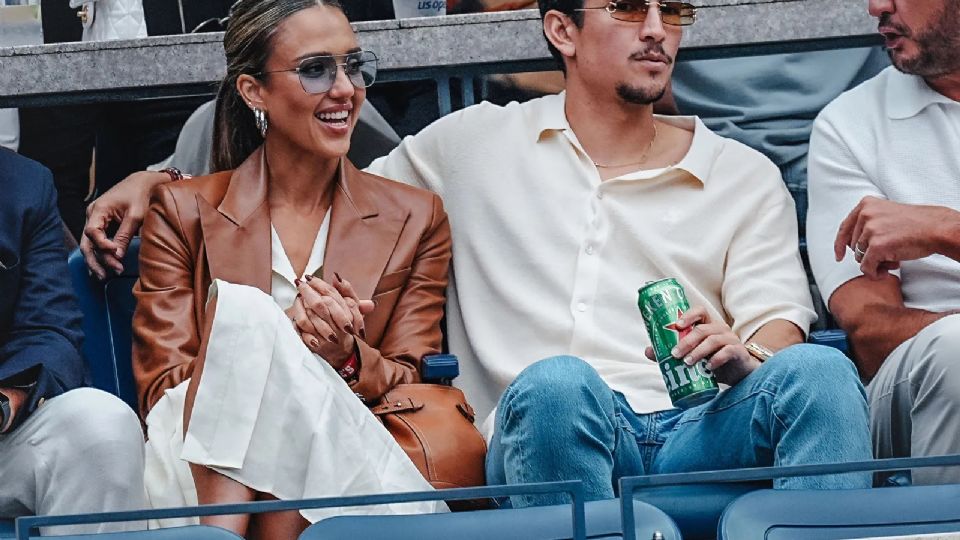 Jessica Alba y Danny Ramirez hicieron oficial su relación sentimental.