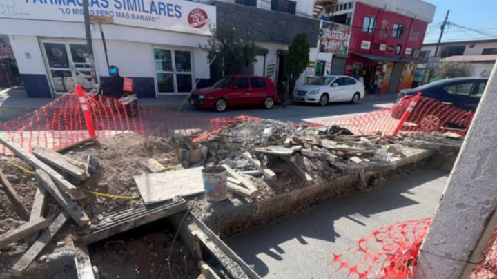 Vecinos denuncian riesgo por obra inconclusa en Apodaca; municipio asegura que reparación sigue