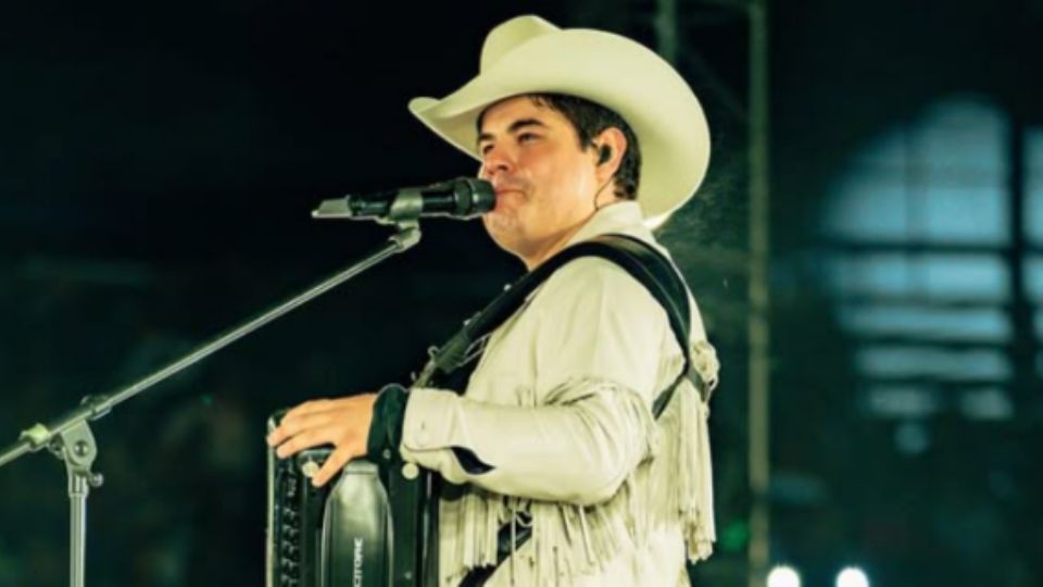 El cantante Alfredo Olivas.