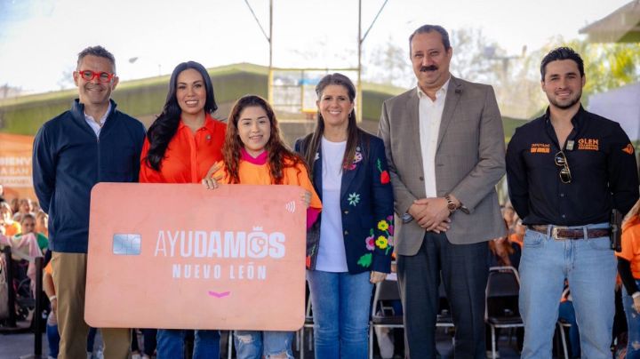 Estado entrega tarjetas con 2 mil pesos a mujeres de San Nicolás