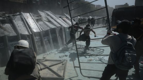 Marcha de la Generación deja 40 detenidos y 100 policías heridos en CDMX