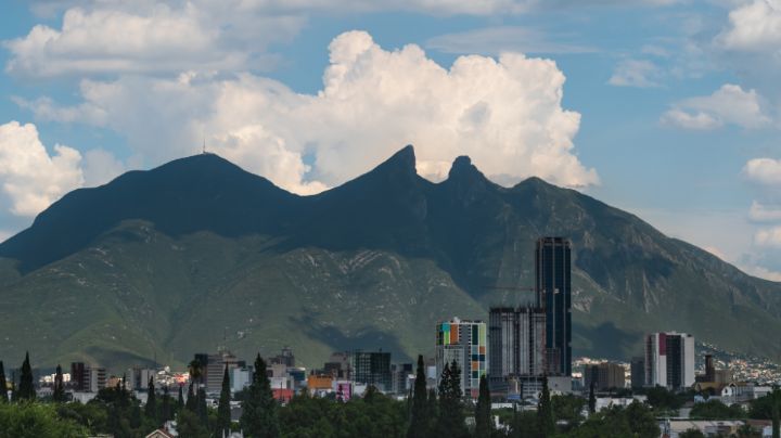 Martes caluroso en Monterrey: Sol, nubes y ambiente de hasta 35°C