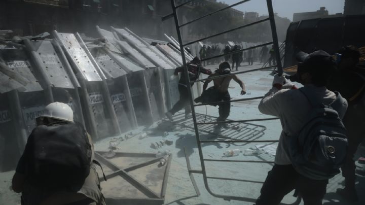 Marcha de la Generación deja 40 detenidos y 100 policías heridos en CDMX