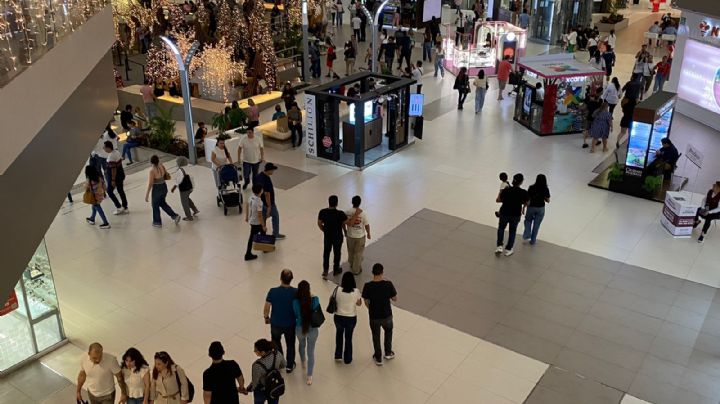 Regios abarrotan tiendas y aprovechan descuentos del Buen Fin