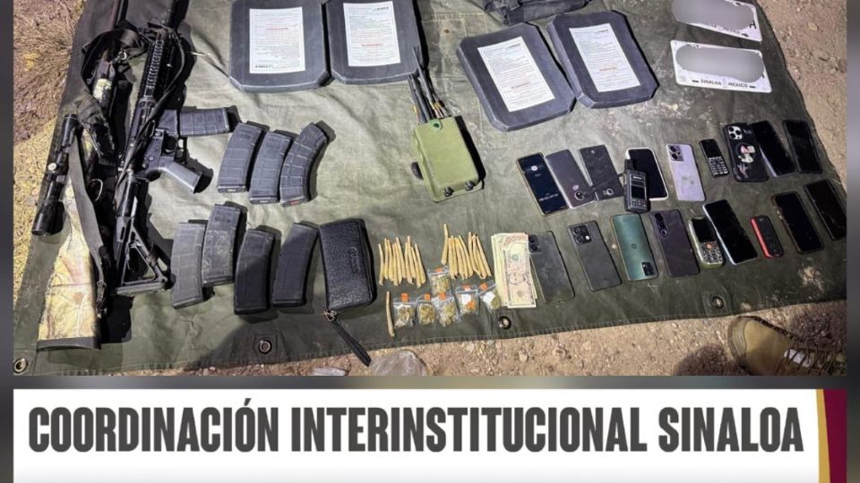 Además de la liberación de personas privadas de la libertad, se aseguraron armas, cargadores, cartuchos y teléfonos móviles.