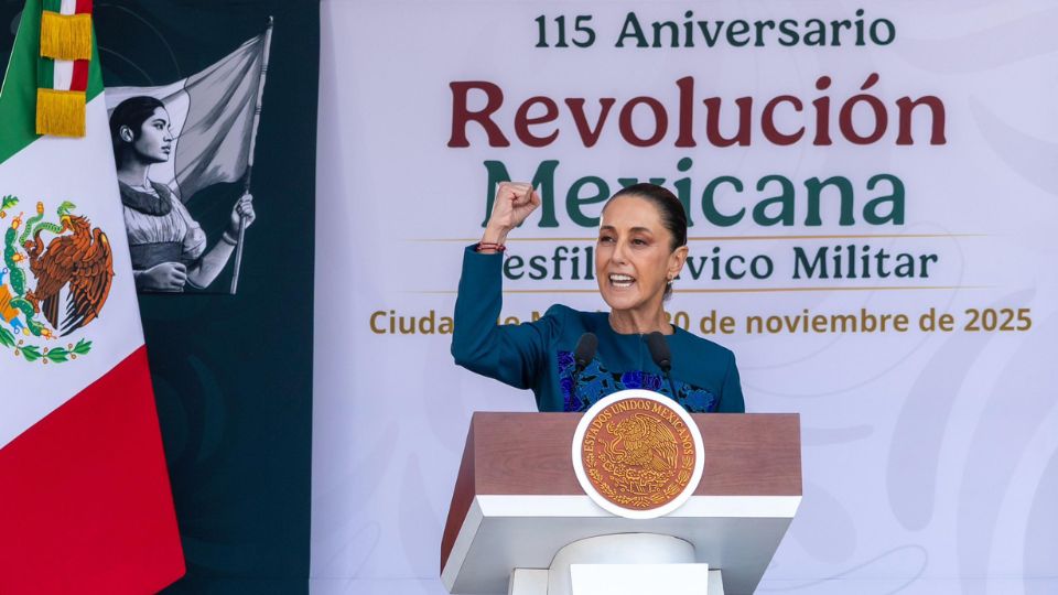 Claudia Sheinbaum ofrece discurso durante el desfile cívico militar por el 115 aniversario de la Revolución Mexicana | X / @rosaicela_