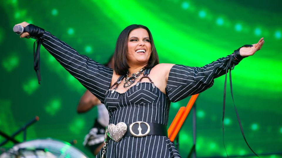 Furtado se une al selecto grupo de leyendas canadienses como Joni Mitchell, Shania Twain y Rush, consolidando su impacto en el pop global.