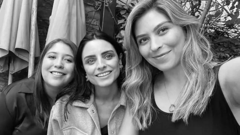 Aislinn Derbez junto a sus hermanas, hijas de Gabriela Michel.