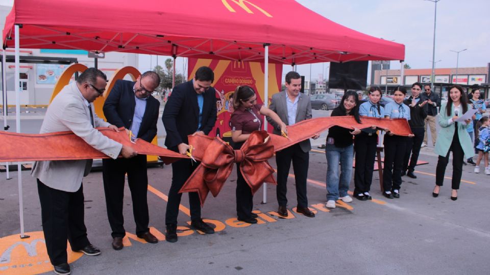 Corte del listón de McDonald's sucursal Concordia