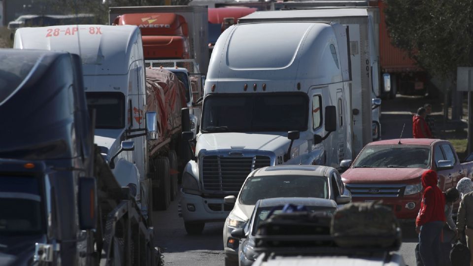 Bloqueos fronterizos dejan mercancía varada por más de 900 millones de dólares.
