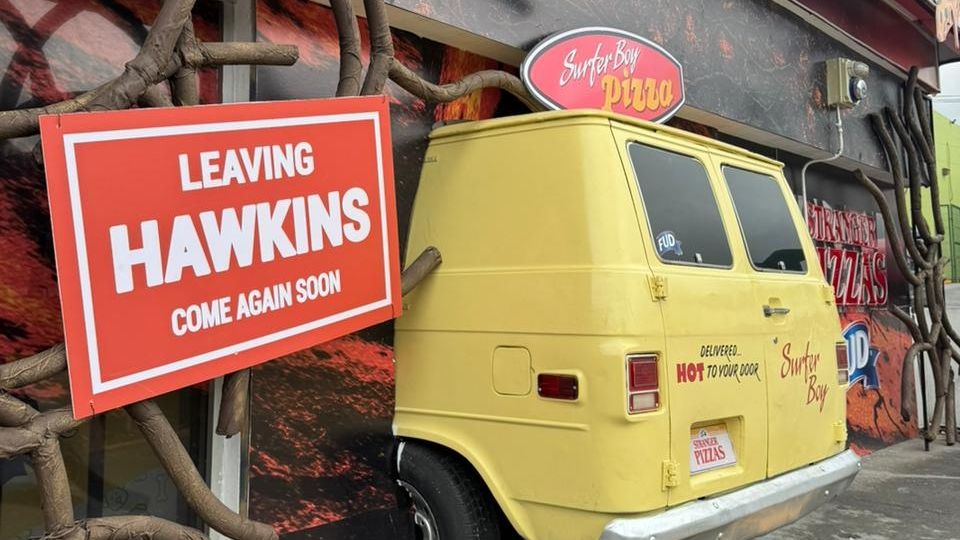 Una de las decoraciones de la tienda por el estreno de Stranger Things.