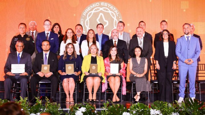 Histórico en NL: Primera mujer obtiene el máximo Premio Estatal de Ciencia