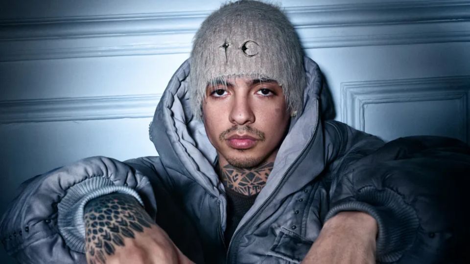 El cantante se quejó irónicamente de la recaudación histórica del SAT y denunció estar sometido a constante presión fiscal.