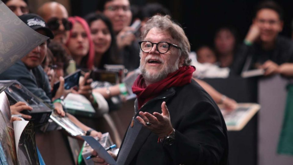 El director mexicano Guillermo del Toro se mostró emocionado.