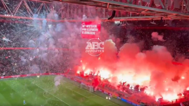 VIDEO | El partido entre Ajax y Groningen, suspendido por lanzamiento de bengalas